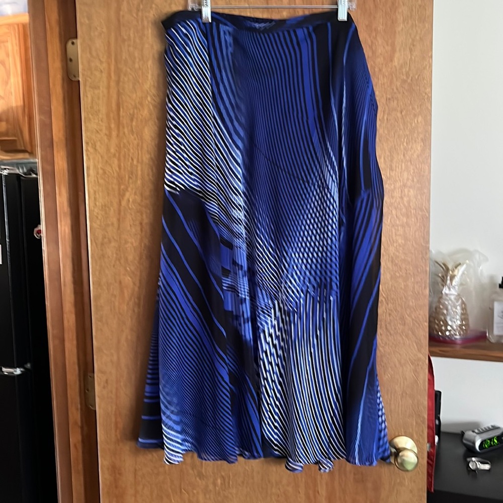 Ladies 2X skirt in shades of blue